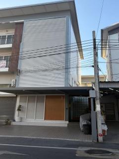 ขายทาวน์โฮม-3.5-ชั้น-4-ห้องนอน-ลาดพร้าว-