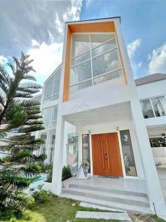 ให้เช่าบ้านเดี่ยว-Pool-Villa-3-ชั้น-200-ตรว.-5-ห