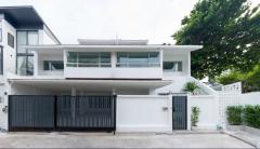 RM270 ขาย Townhome 3 ชั้น รีโนเวทใหม่ ซอยสุขุมวิท 15 ทำเลดี เดินทางสะดวก