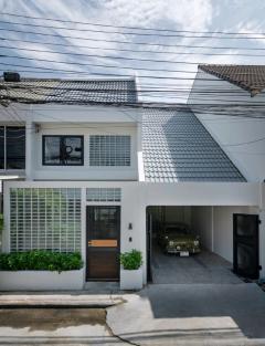 RM278 ให้เช่า บ้านตกแต่งใหม่สไตล์ Modern Japanese เฟอร์นิเจอร์จัดเต็มทุกมุม อยู่ปรีดี 42(หมู่บ้านคลองตันนิเวศน์) ว่างพร้อมเช่า 12 ก.ค 68 นี้