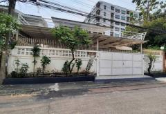 RM074 บ้านให้เช่า บ้านเดี่ยว 2 ชั้น เนื้อที่ 77 ตรว. หน้าบ้านหันทิศเหนือ หมู่บ้านอยู่เจริญ 542 ซ.ประชาราษฏร์บำเพ็ญ 24 เขตห้วยขวาง
