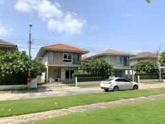 บ้านเดี่ยวสวนใหญ่ ให้เช่า 51 ตรว. 3นอน  ม.เอแบค 1.4 กม. โรงพยาบาลบางเสาธง 2A/C  2น้ำ 2จอดรถ 168ตรม. บางบ่อ สมุทรปราการ 2003
