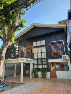 HR2510Classic Thai-Style 2-Storey House for Rent – Walking Distance to MRT Sutthisan