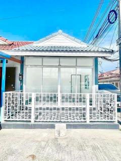 ขายบ้านมาลัยทองห้องริมพร้อมคนเช่าเดือนละ5000บาท เนื้อที่18ตารางวา3ห้องนอน 1ห้องน้ำ 1ห้องครัว 1ห้องโถง
