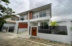 RM291 ให้เช่า บ้านเช่าตกแต่งใหม่ 2 ชั้น รัชดา42 หิ้วกระเป๋าเข้าอยู่ได้