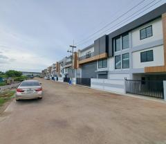 ขายโรงงานและให้เช่าโรงงานพร้อมออฟฟิศ 3ชั้น พื้นที่สีม่วงแท้ ขอใบรง.4ได้ มือหนึ่ง พื้นที่ 810 ตรม. ตำบลแคราย สมุทรสาคร ถนนเศรษฐกิจ ใกล้ถ.พุทธสาครและบางบอน5-202506061541371749199297061.jpg