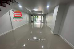 ทาวน์เฮาส์ หมู่บ้าน นฐดา คลอง 2 (รังสิต-นครนายก 60) เนื้อที่ 19.8 ตร.ว ใกล้ดรีมเวิลด์ ตำบลประชาธิปัตย์ อำเภอธัญบุรี จังหวัดปทุมธานี-202506061833061749209586747.jpg