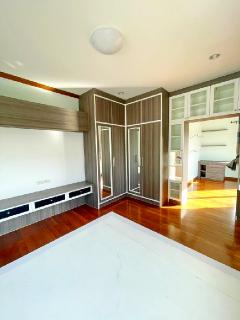 ไฮเทค บ่อทอง โรจนะ 304 เครือสหพัฒน์ ขาย-ให้เช่าบ้านเดี่ยว 2 ชั้นสุดหรู  บ้านสวย หลังริม กบินทร์บุรี ปราจีนบุรี  72ตร.วา.292ตร.ม.3 นอน 3 น้ำ 