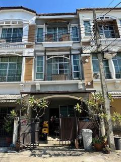 ขายทาวน์โฮม-3-ชั้น-บ้านกลางเมือง-ลาด