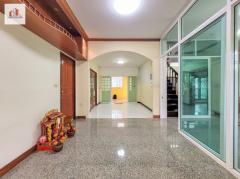 ขาย บ้านเดี่ยว หลังใหญ่ บ้านสวนดอกไม้ 300 ตรม 87.6 ตรว ติดถนนบรมฯ105-202506092127201749479240823.jpg