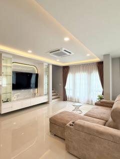 ให้เช่า บ้านเดี่ยว M1106 เซนโทร บางนา 303 ตรม 80 ตรว-202506101214021749532442680.jpg