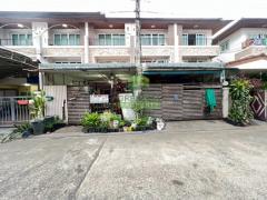ขายทาวน์โฮม 3 ชั้น 2 หลัง แยกขายได้ หมู่บ้านนิรันดร์ อเวนิว นวมินทร์ 51 หลังละ 29.60 ตร.ว. ทำเลดี ราคาคุ้ม