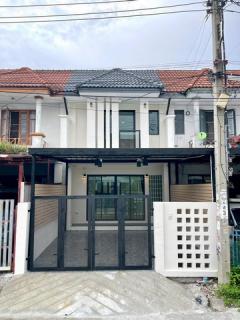ขายบ้าน รีโนเวทใหม่พร้อมอยู่ ถ.บ้านกล้วย - ไทรน้อย บางบัวทอง การเดินทางสะดวกสบาย ใกล้ห้าง ใกล้ ทางด่วน M81 บางใหญ่ - กาญจนบุรี