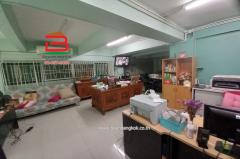 ที่ดินพร้อมอาคาร หมู่บ้าน เย็นสุข (ซอยลาดพร้าว 87 แยก 8) เนื้อที่ 256 ตรว. ถนนประเสริฐมนูกิจ แขวงวังทองหลาง เขตบางกะปิ กรุงเทพฯ-202506101637291749548249052.jpg