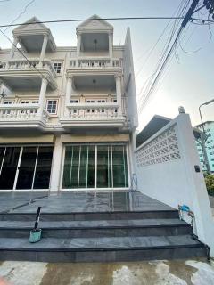 ให้เช่าทาวน์เฮ้าส์-3-ชั้น-3-ห้องนอน-ย่