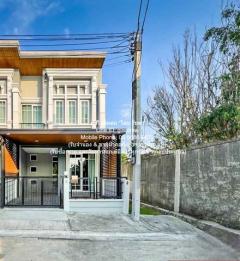 Townhouse ขายทาวน์โฮม 2 ชั้น (ห้องมุม) ในหมู่บ้านหรู ใกล้ถนนกัลปพฤกษ์ 16.7 ตร.ว. 3 น 2 น้ำ ราคา 3.90 ล้านบาท  พื้นที่เท่ากับ 17 ตาราง-วา 3ห้องนอน ใกล้ แม็คโคร ฟู้ดเซอร์วิส กัลปพฤกษ์ ครบครัน