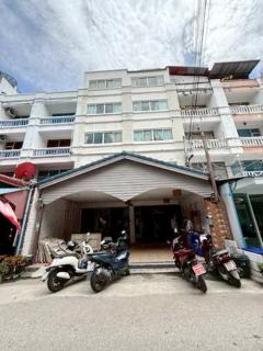 ขายอาคารพาณิชย์พัทยา หาดจอมเทียน 2 คูหา พร้อมห้องพัก 11 ห้อง