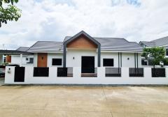 Fully furnished house for rent in the community near Chiangmai airport plaza.