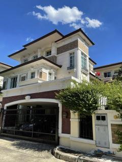 ขายบ้านเดี่ยว 3 ชั้น 85.5 ตรว. โครงการบ้านกลางกรุง เดอะนีซ รัชวิภา เข้าออกหลายเส้นทาง ใกล้ตลาดบองมาร์เช่