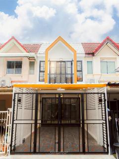 ขายทาวน์เฮ้าส์-2-ชั้น-รีโนเวทใหม่สวย