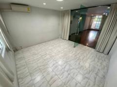 ขาย อาคารพาณิชย์ ติดถนน เอกมัย พื้นที่ใช้สอย 352 ตรม. เนื้อที่ 16 ตร.วา ขายพร้อมผู้เช่า-202506201402471750402967089.jpg