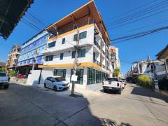 ตลาดปัฐวิกรณ์2กม.แฟชั่น 2.2กม. โชว์รูมด้านล่าง 402ตรม.ให้เช่า โรงแรม 4ชั้น  14แอร์ใหม่  5จอดรถ  นวมินทร์65-81  MRTบางกะปิ 2.8กม. 
