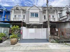 ทาวน์เฮ้าส์ 2 ชั้น หมู่บ้าน วังทอง เพชรเกษม 77 รีโนเวท สวยพร้อมอยู่