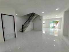 ขายทาวน์เฮ้าส์ 2 ชั้น รีโนเวทใหม่ หมู่บ้านรินรดา ซอยนวลจันทร์ 24 เขตบึงกุ่ม  ขนาด 28.5 ตร.ว. ใกล้แฟชั่นไอส์แลนด์-202506231709271750673367378.jpg