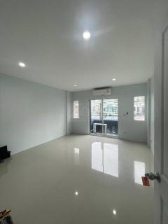 ให้เช่าทาวน์โฮม 3 ชั้น 22 ตรว. 4 ห้องนอน ซอยนวลจันทร์ 31 ใกล้ Central EastVille