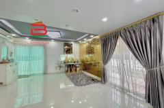  บ้านแฝด หมู่บ้าน อารียา เดอะวิลเลจ ลําลูกกา-คลอง 5 เนื้อที่ 44.8 ตรว. ใกล้รร.วัดปัญจทายิกาวาส ถนนลำลูกกา ตำบลลาดสวาย อำเภอลำลูกกา จังหวัดปทุมธานี-202506251222421750828962872.jpg