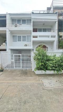 ให้เช่าทาวน์โฮม 3 ชั้น 26.2 ตรว. ย่านเอกมัย 22 ใกล้ทองหล่อ เหมาะพักอาศัย หรือทำโฮมออฟฟิศ