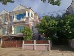 ขายทาวน์โฮม-3-ชั้น-แปลงมุม-หมู่บ้านซ