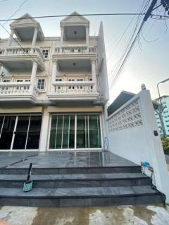 RM328  ให้เช่า ทาวน์เฮ้าส์ 3 ชั้น ประชาราษฎร์บำเพ็ญ ห้วยขวาง