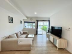 RM359 ให้เช่า ทาวน์โฮม อินดี้ 2 บางนา-รามคําแหง2 พร้อมเฟอร์ครบทั้งหลัง เฟสสวยหน้าสวน ตรงข้าม clubhouse