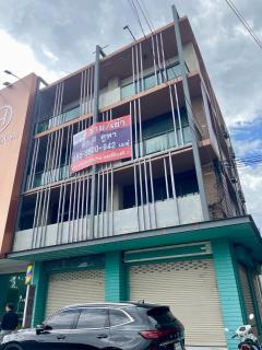 ตึกแถวทำเลทอง ตรงข้ามสนามกอล์ฟปัญญารามอินทรา รายล้อมด้วยบ้านหรูโครงการใหญ่ และลูกค้ากำลังซื้อสูง ทำเ-202506301824161751282656462.jpg