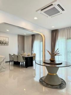 RM360 ให้เช่า บ้านเดี่ยว  The City Bangna ใกล้เมกาบางนา บ้านหลังใหญ่ติดสวนส่วนกลาง ตกแต่งเฟอร์ครบพร้อมเข้าอยู่-202506301826501751282810396.jpg