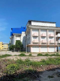 ขายด่วนบ้านนกนางแอ่นมีรังแล้ว ปึกเตียน เพชรบุรี  นกเข้าเยอะ ทำรังเก็บขายได้ทุกเดือน