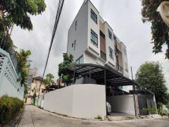 ขายทาวน์โฮม 3.5 ชั้น 44 ตรว. หลังมุม ย่านลาดพร้าว 25 ใกล้ MRT ลาดพร้าว