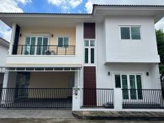 บ้าน 2 ชั้น แปลงมุม แยกสันกลาง ใกล้ตลาดเจริญเจริญ  