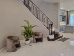 RM369 ให้เช่า บ้านเดี่ยว นาราสิริ กรุงเทพกรีฑา สวยหรู ตบแต่งพร้อมเข้าอยู่  5ห้องนอน ไซค์ใหญ่ พื้นที่ใช้สอยเยอะ เดินทางสะดวก-202507042249001751644140201.jpg