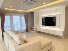 RM391 ให้เช่า บ้านเดี่ยว เซนโทร บางนา ใกล้ Mega Bangna เฟอร์ครบ หิ้วกระเป๋าพร้อมเข้าอยู่