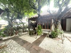 ขาย บ้านเดี่ยว สไตล์รีสอร์ท ซอยนวลจันทร์ 44 ขนาด 1544 ตรม. 386 ตร.วา ทำเลดี สาธารณูปโภคครบ ใกล้ห้างและตลาด แต่งครบ วัสดุไม้สักทอง-202507072119341751897974965.jpg
