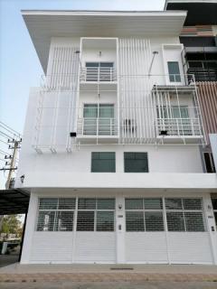 ขายอาคารพาณิชย์ ทำเลดี 2คูหา เนื้อที่ 28.7ตร.ว. แม่สอด จ.ตาก