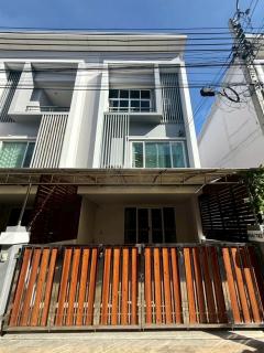 ขายทาว์นโฮม-3-ชั้น-THE-EXCLUSIVE-วงแหวน-รามอิน