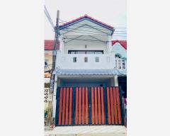 หมู่บ้านฉัตรเกล้า นวมินทร์ 153 เขตบึงกุ่ม ขายทาวน์เฮ้าส์ รีโนเวทใหม่ 2 ห้องนอน 2 ห้องน้ำ ใกล้รถไฟฟ้าสีชมพู สถานีคู้บอน