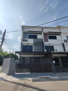 RM420 ให้เช่าทาวน์โฮม 3 ชั้น ลาดปลาเค้า 72 พร้อมอยู่ เหมาะอยู่อาศัยและทำออฟฟิต