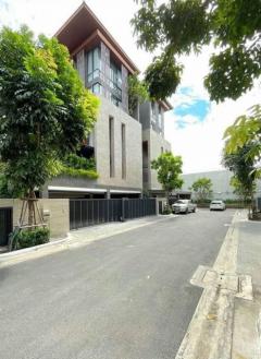 ให้เช่าบ้านหรูใจกลางสาทร พร้อมลิฟต์ในบ้านและสระว่ายน้ำส่วนตัว-202507092325261752078326842.jpg