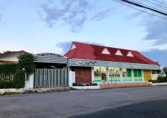 ขายบ้านพร้อมกิจการขายอุปกรณ์ตัดเย็บ (ขายด่วน)   ทำเลดี ใกล้บ้านดอนหลวง ชุมชน ตลาด วัด