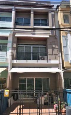 RM436 ให้เช่าทาวน์โฮม 3 ชั้น กลางเมือง เออร์บาเนี่ยน ลาดพร้าว 71