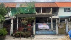 ายทาวน์เฮ้าส์ มี 2 หลังติดกัน ซอยลาดพร้าว 52 ทำเลดี ใกล้รถไฟฟ้า #LB73 – 001047